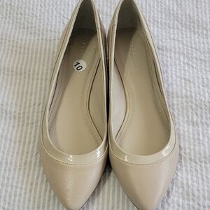 BCBGeneration Elegant Cream Women's Flats SIZE 10